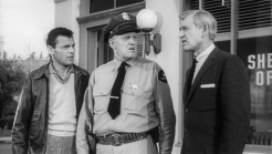 Art Kingman (Ed Kemmer, links) und Sheriff Cagle (Gene Roth, Mitte)